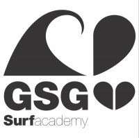 Logotipo de GoodSurfGoodLove - Surf Academy by TRALHA